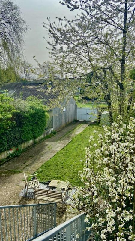 Les Perdrix Apartamento Charleville-Mézières Exterior foto